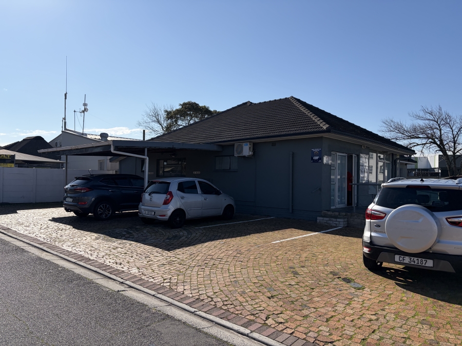5 Bedroom Property for Sale in Springbok Park Western Cape